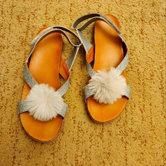Ugg sandals - Picture 1 of 7